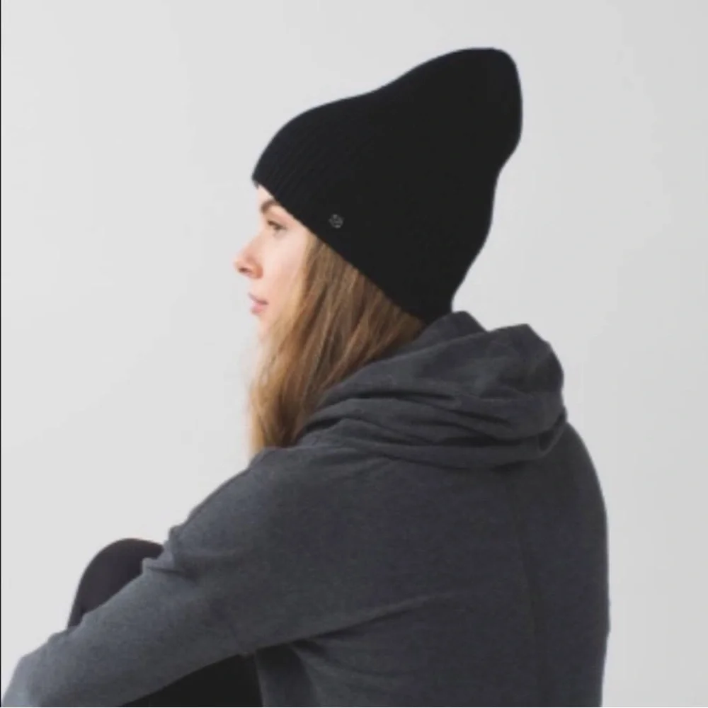 Lululemon Divinity Toque in Black/Slate/Angel Wing - Picture 3 of 7
